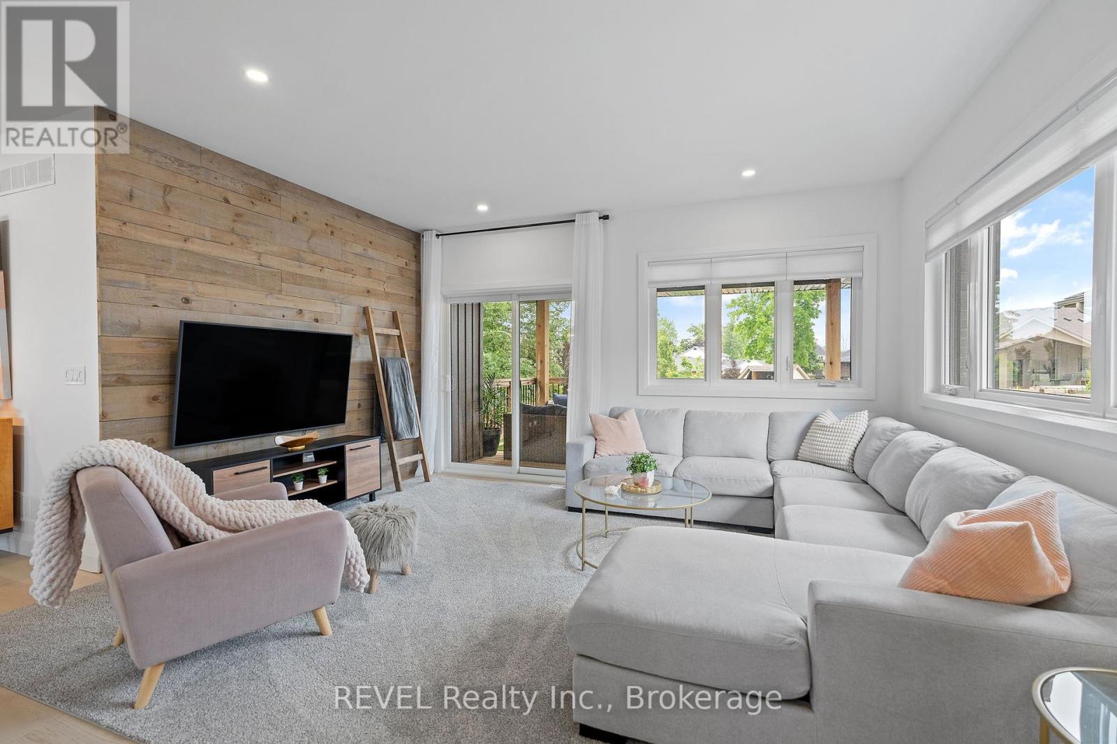 Photo 18 of 704 Clarence Street, Port Colborne ON