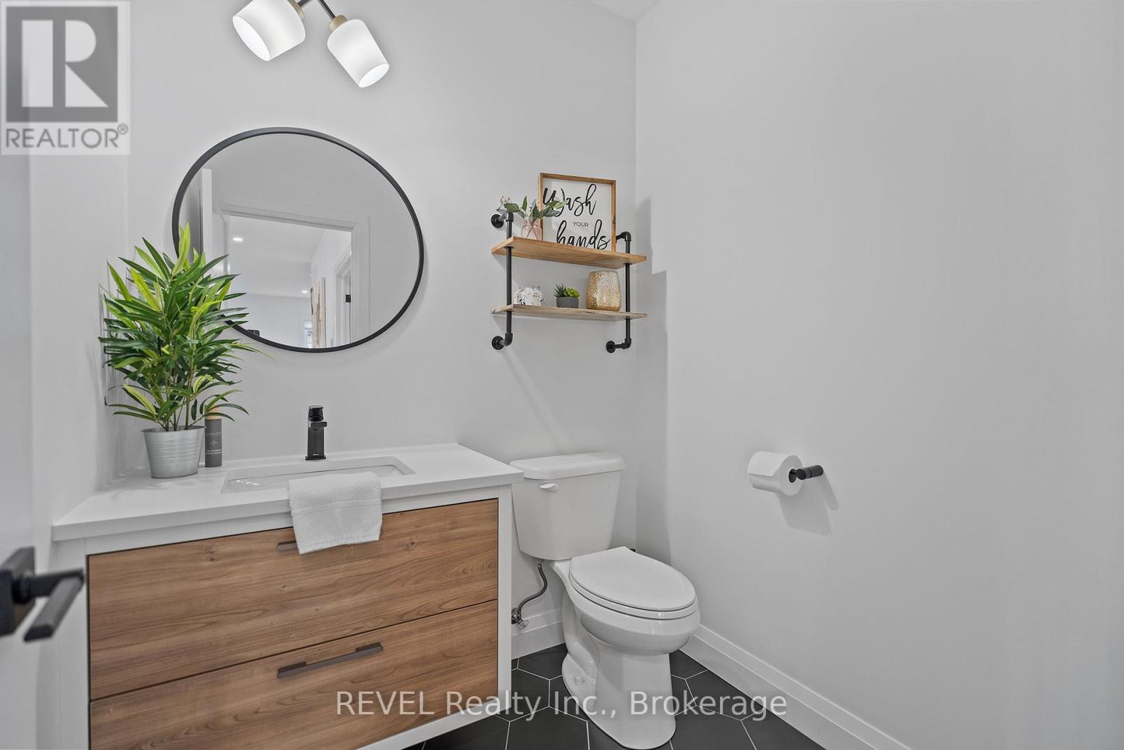 Photo 21 of 704 Clarence Street, Port Colborne ON