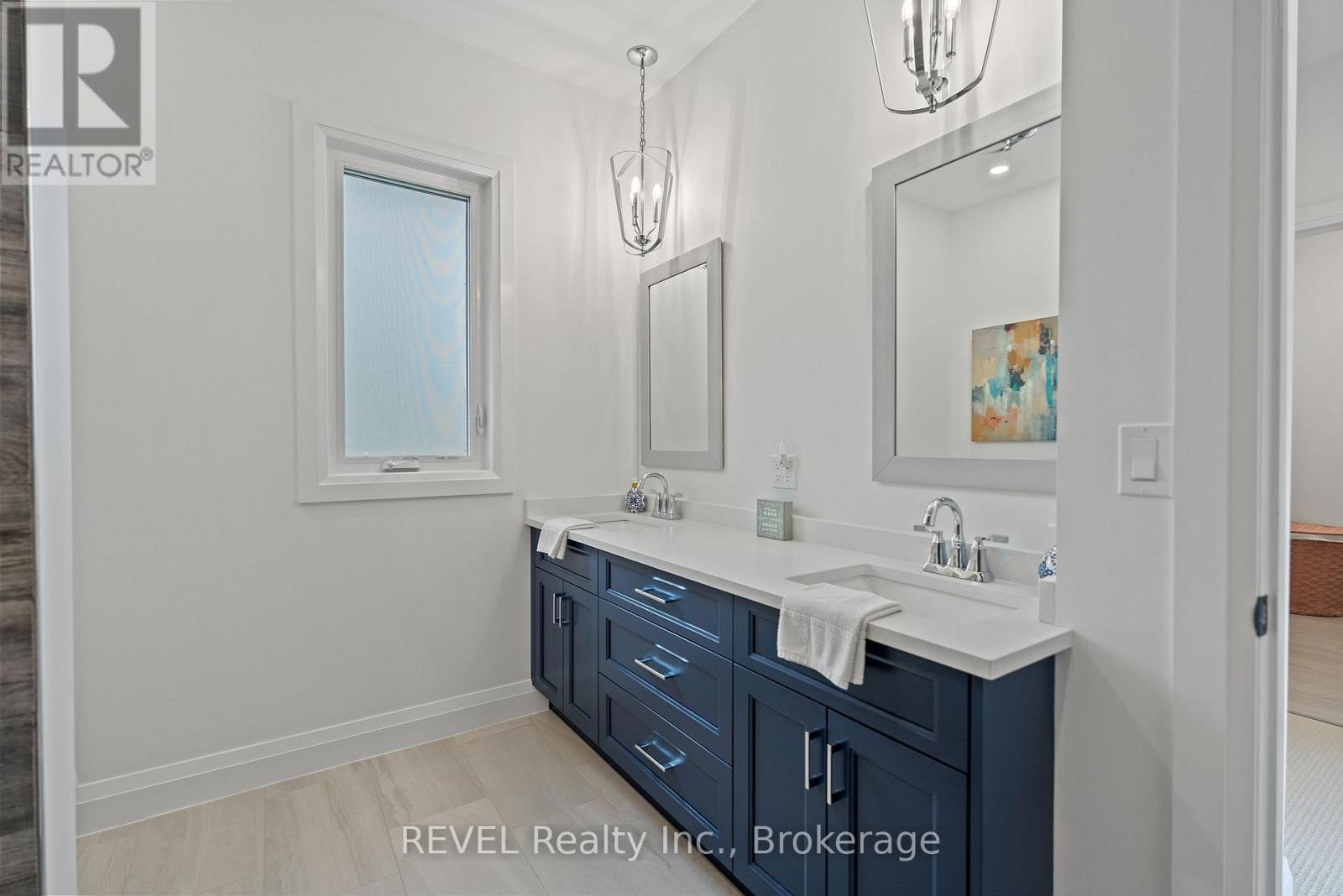 Photo 31 of 704 Clarence Street, Port Colborne ON