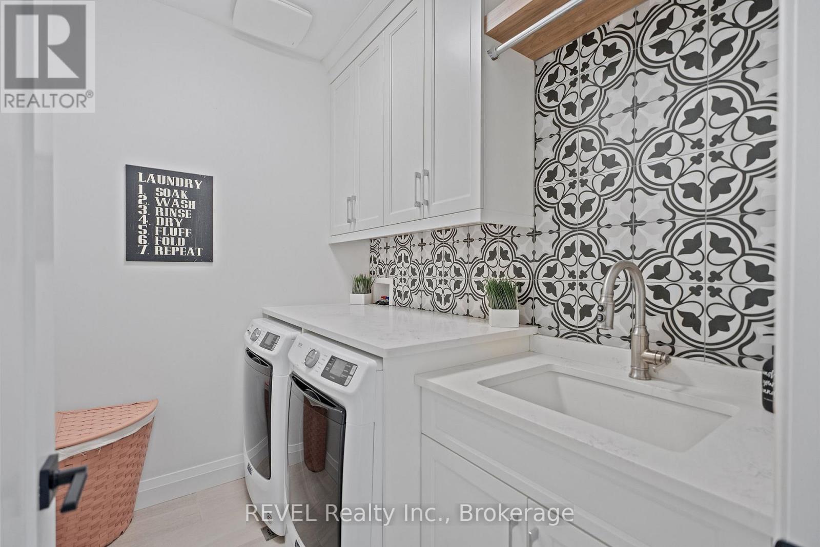 Photo 32 of 704 Clarence Street, Port Colborne ON