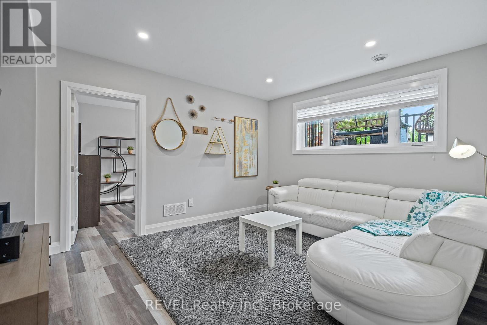 Photo 33 of 704 Clarence Street, Port Colborne ON