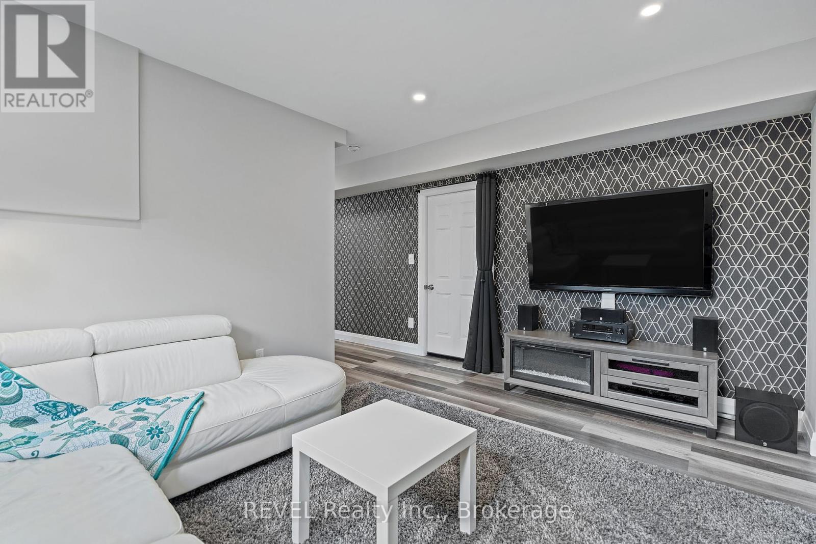 Photo 34 of 704 Clarence Street, Port Colborne ON