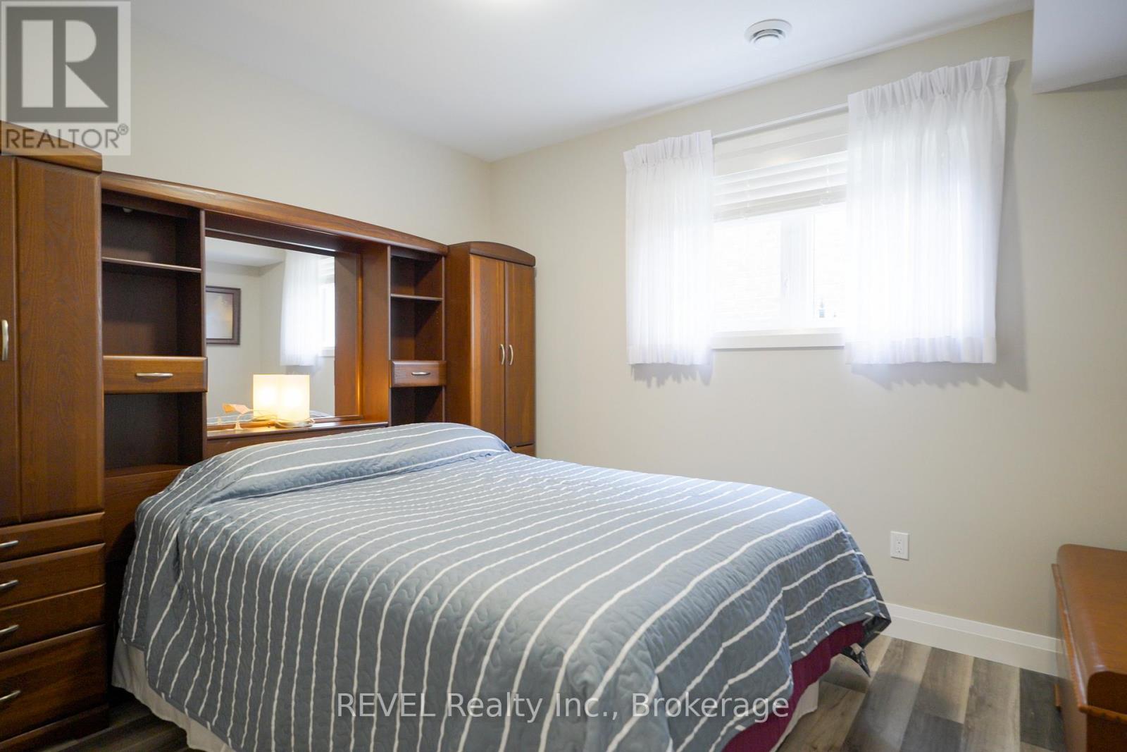 Photo 42 of 704 Clarence Street, Port Colborne ON