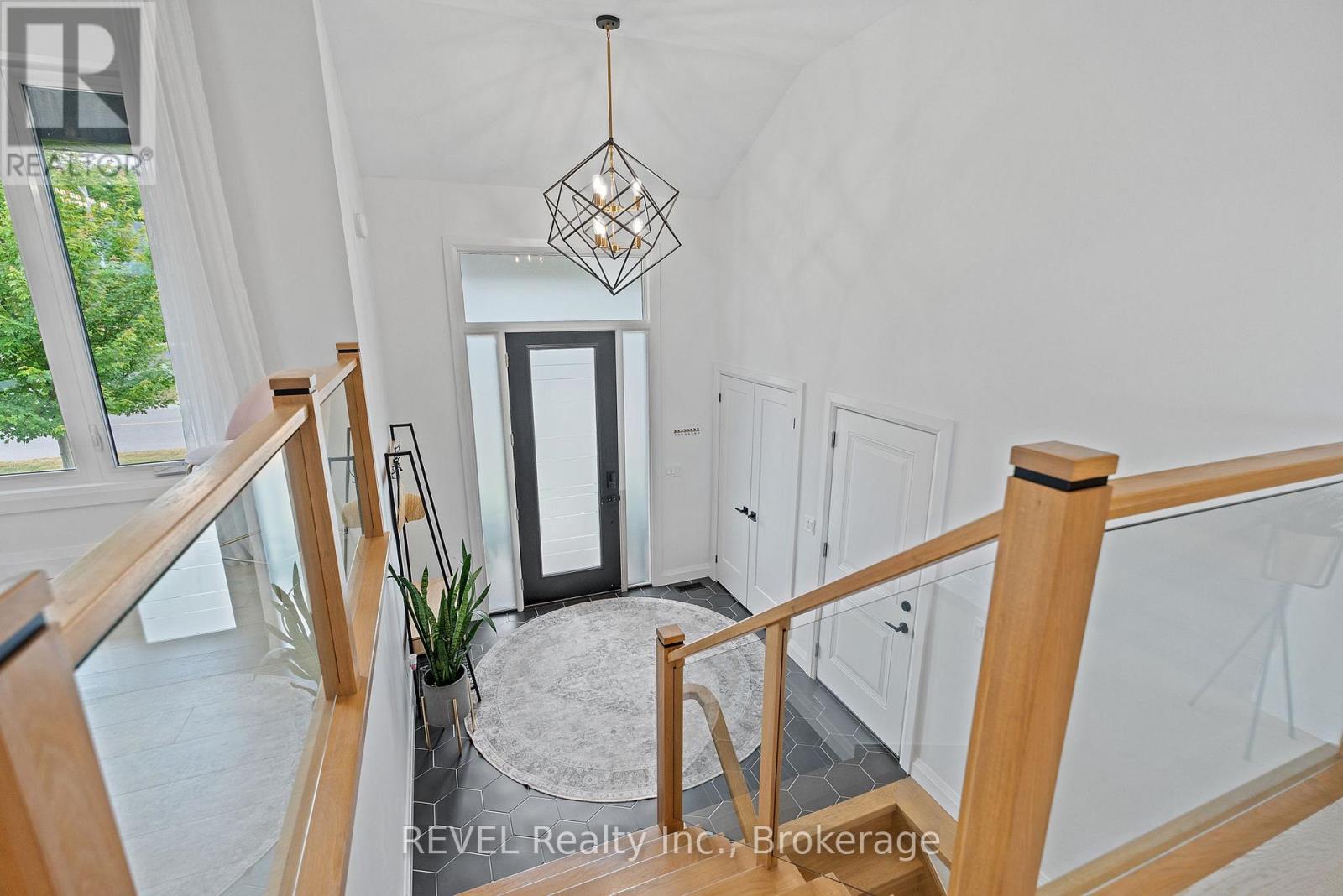 Photo 7 of 704 Clarence Street, Port Colborne ON