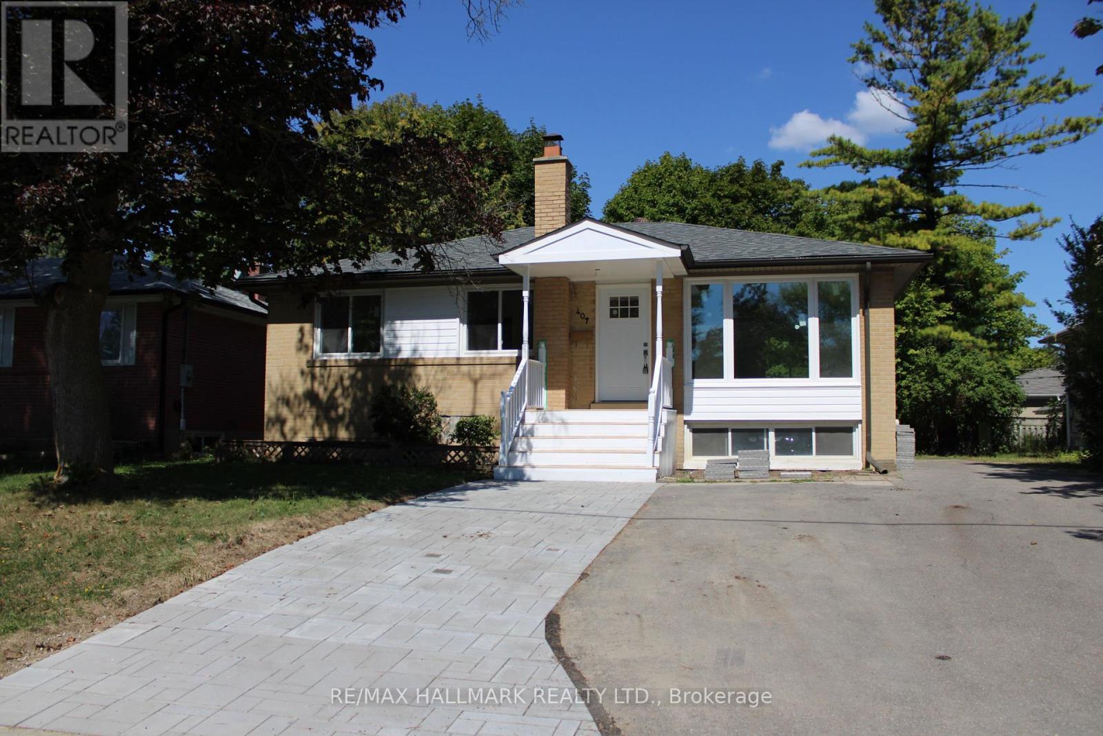 Photo 2 of Main 407 Becker Road, Richmond Hill ON