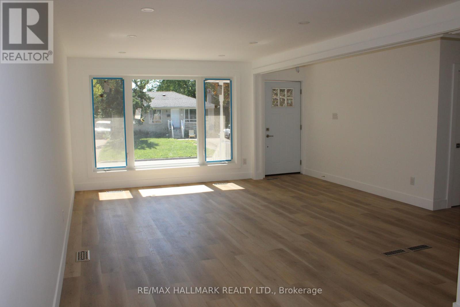 Photo 4 of Main 407 Becker Road, Richmond Hill ON