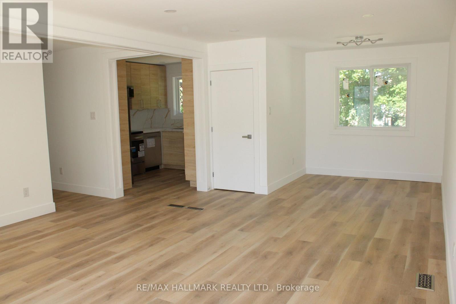 Photo 6 of Main 407 Becker Road, Richmond Hill ON
