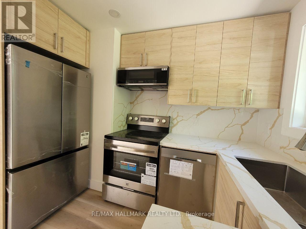Photo 7 of Main 407 Becker Road, Richmond Hill ON