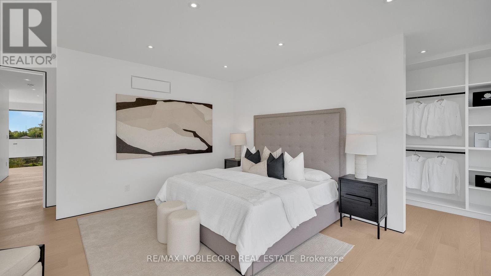 Photo 24 of 16 Deevale Road, Toronto ON