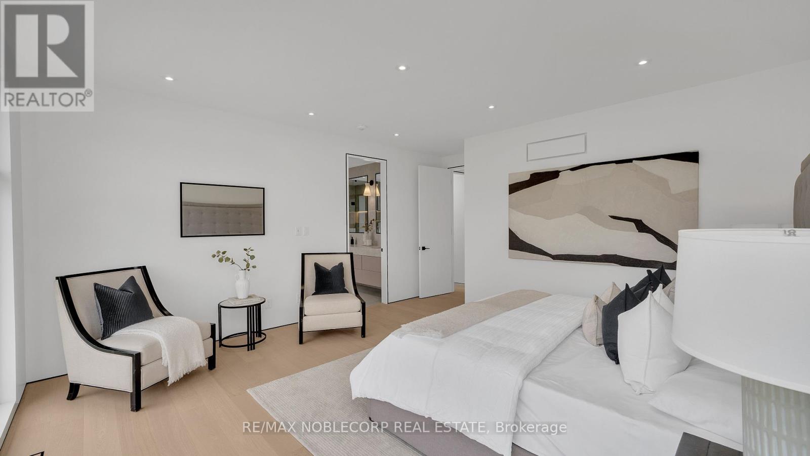 Photo 26 of 16 Deevale Road, Toronto ON