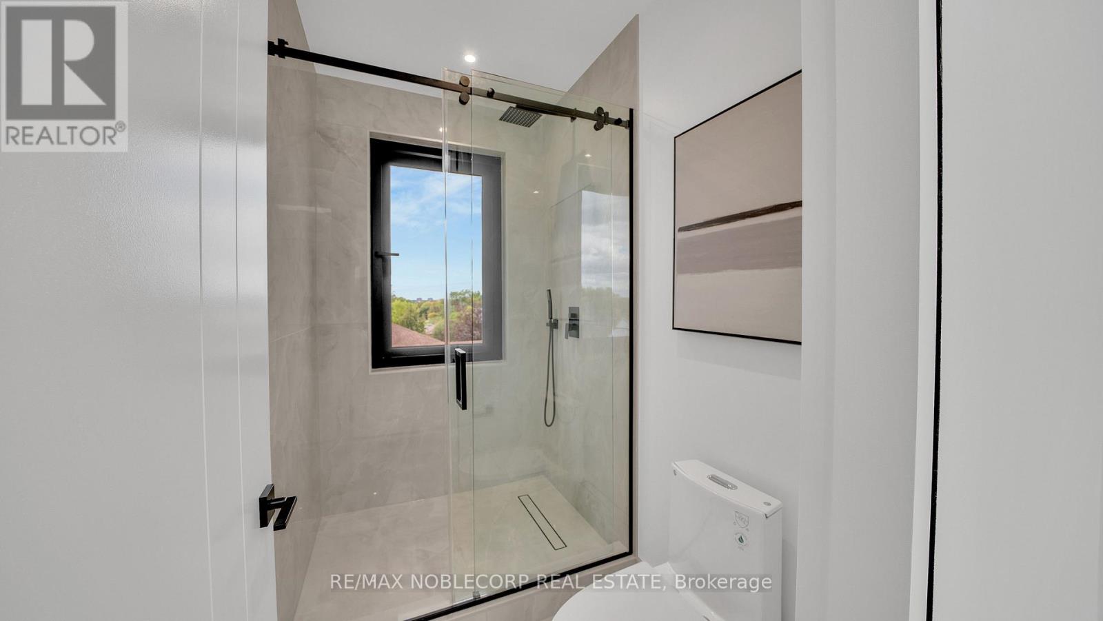 Photo 34 of 16 Deevale Road, Toronto ON