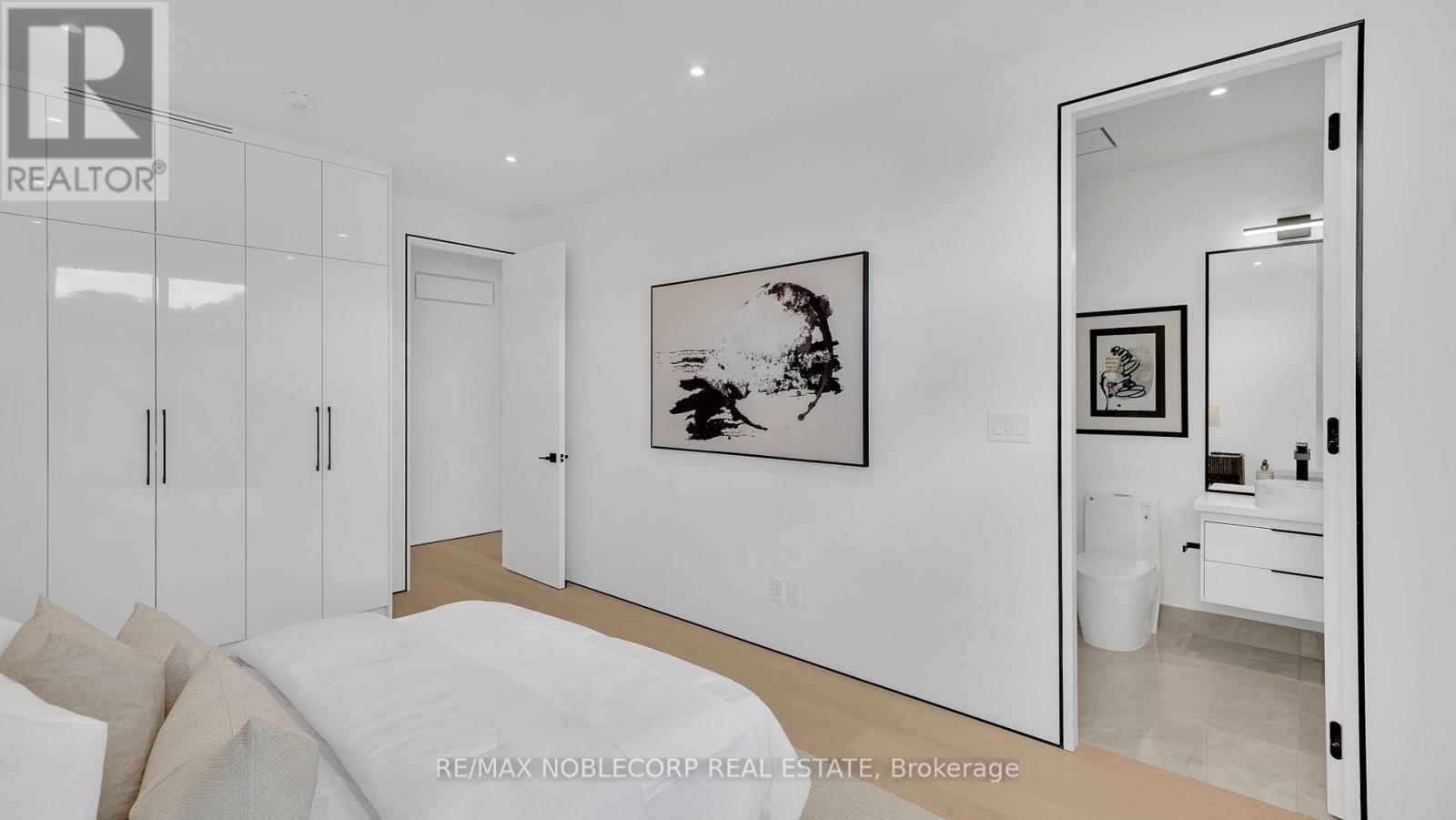 Photo 38 of 16 Deevale Road, Toronto ON