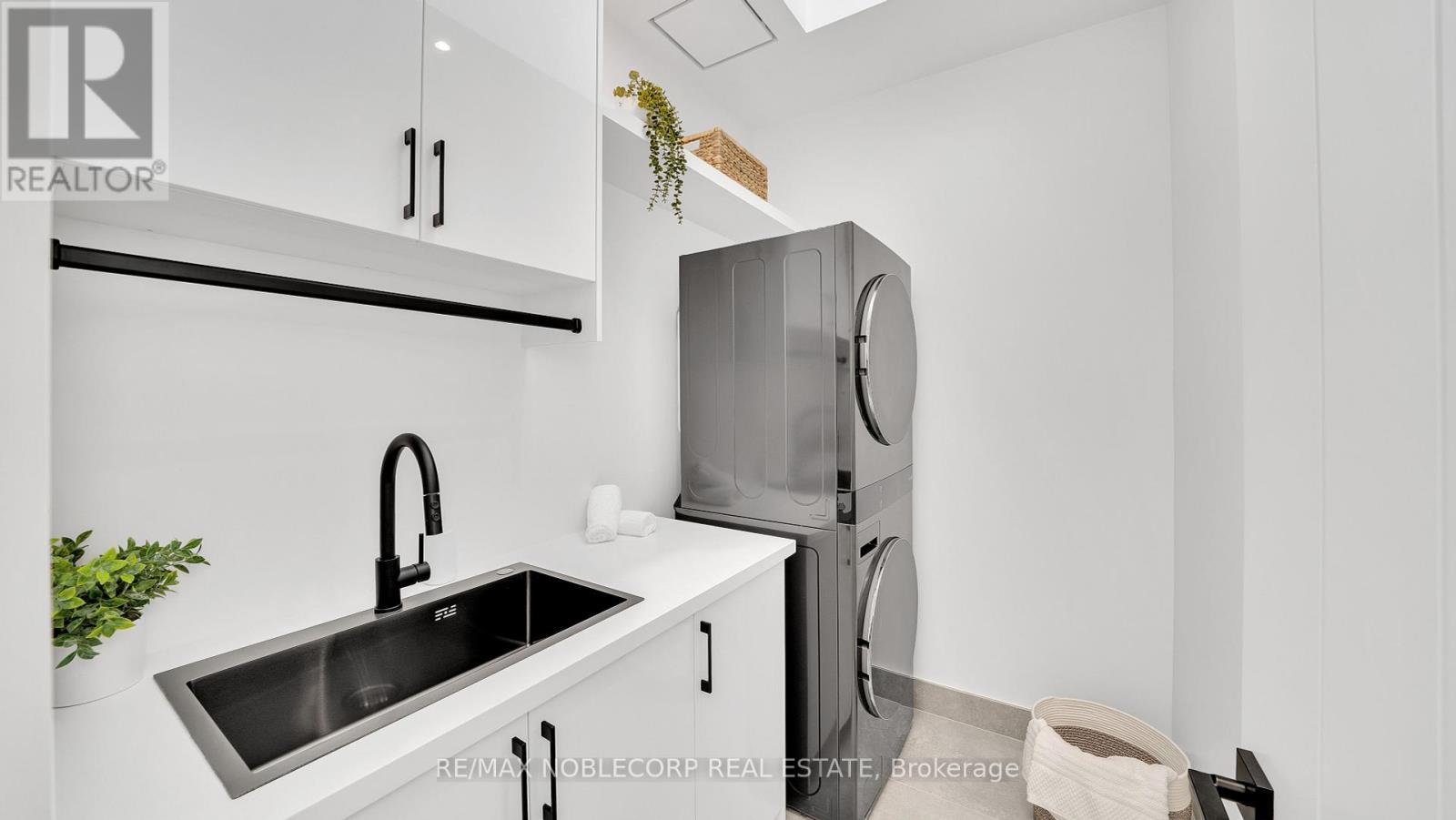 Photo 39 of 16 Deevale Road, Toronto ON