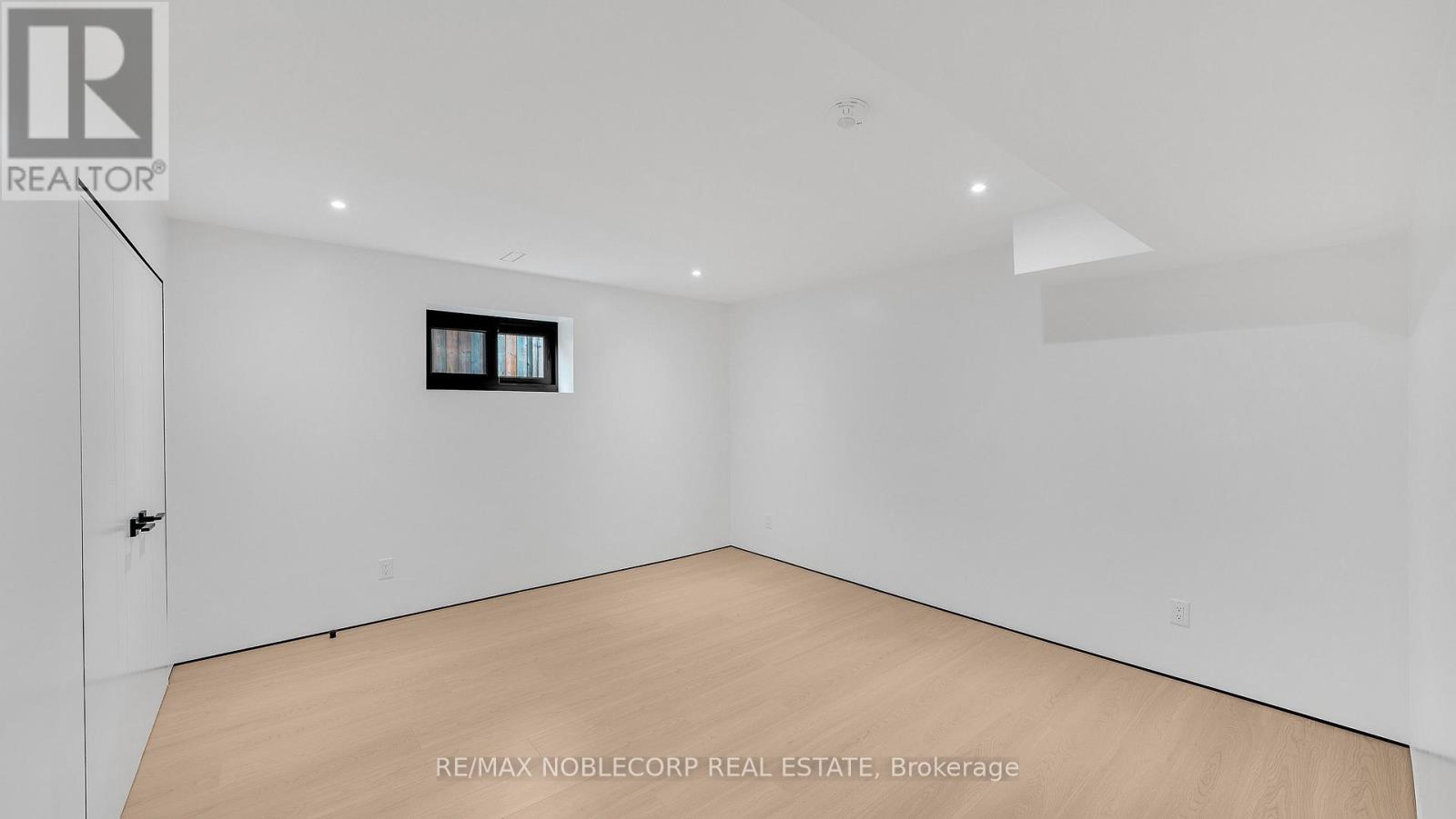 Photo 47 of 16 Deevale Road, Toronto ON