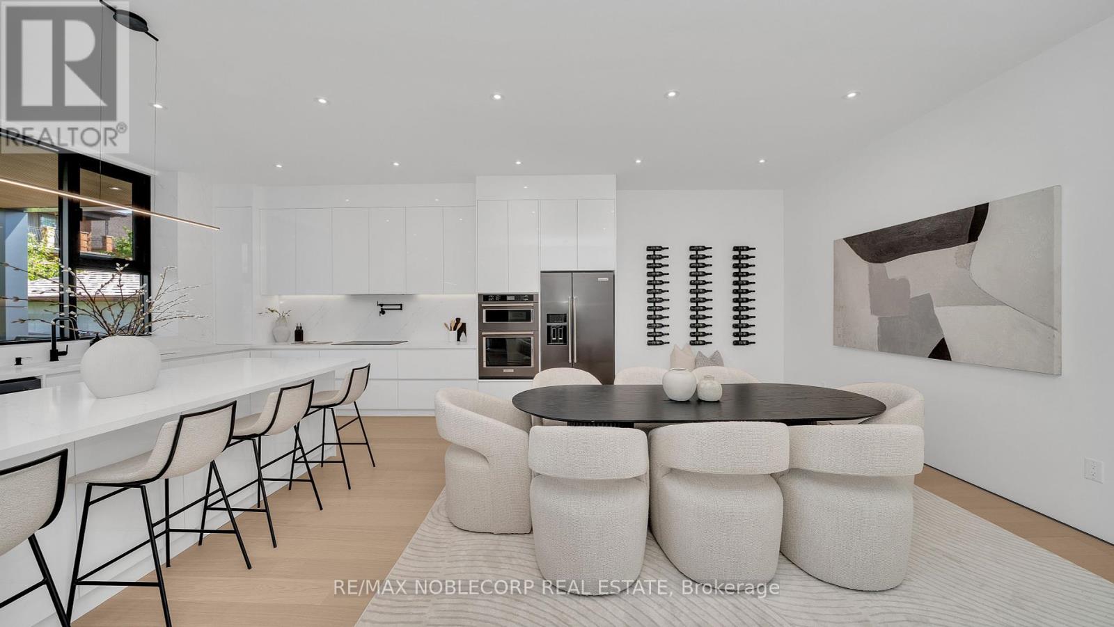 Photo 7 of 16 Deevale Road, Toronto ON