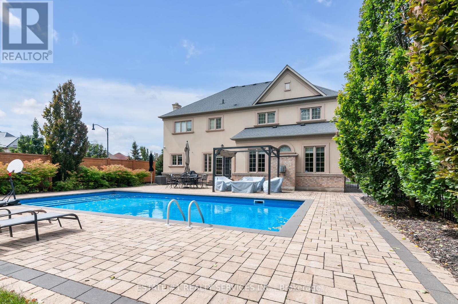 Photo 12 of 113 Royal West Drive, Brampton ON