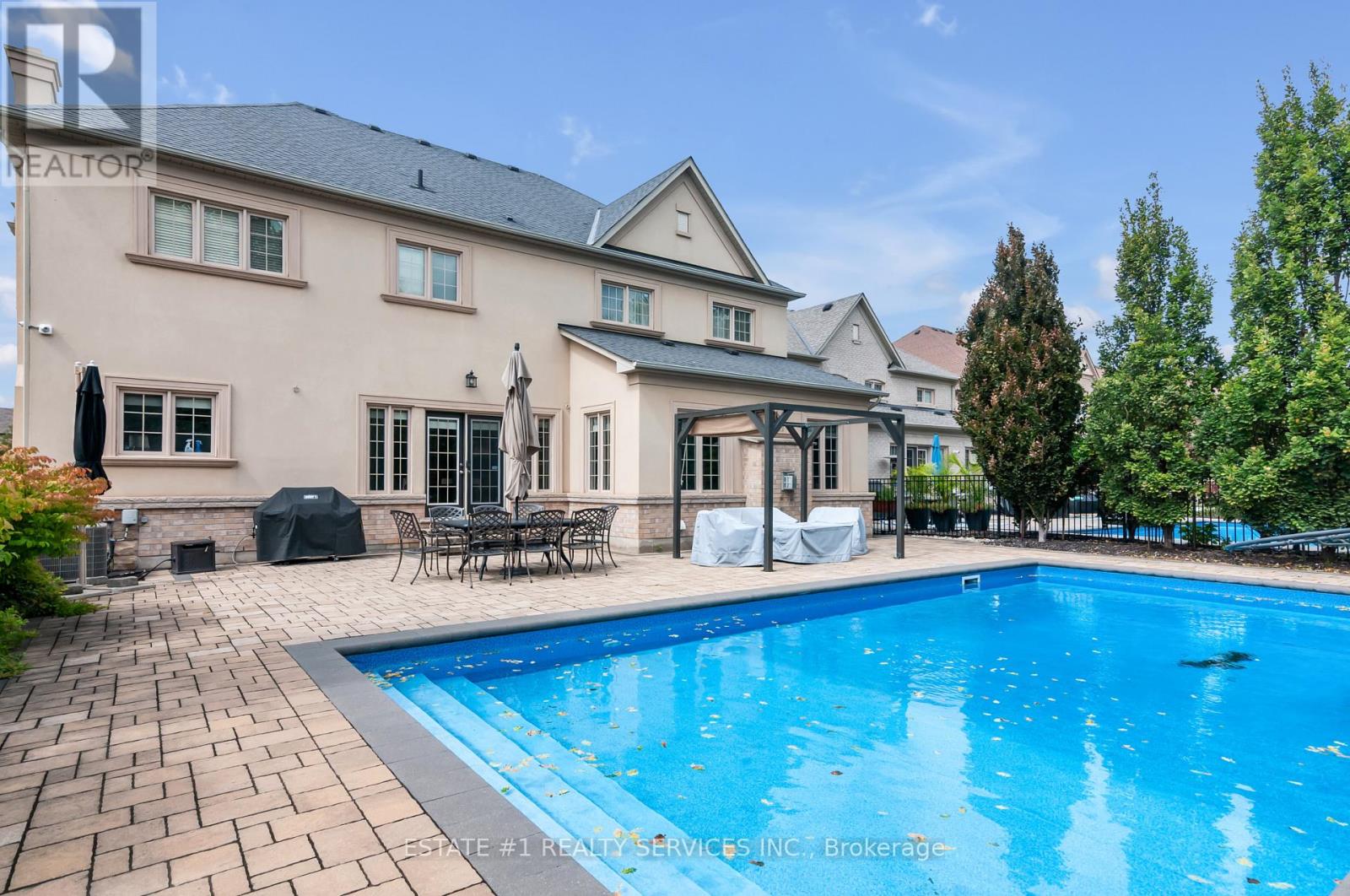 Photo 13 of 113 Royal West Drive, Brampton ON
