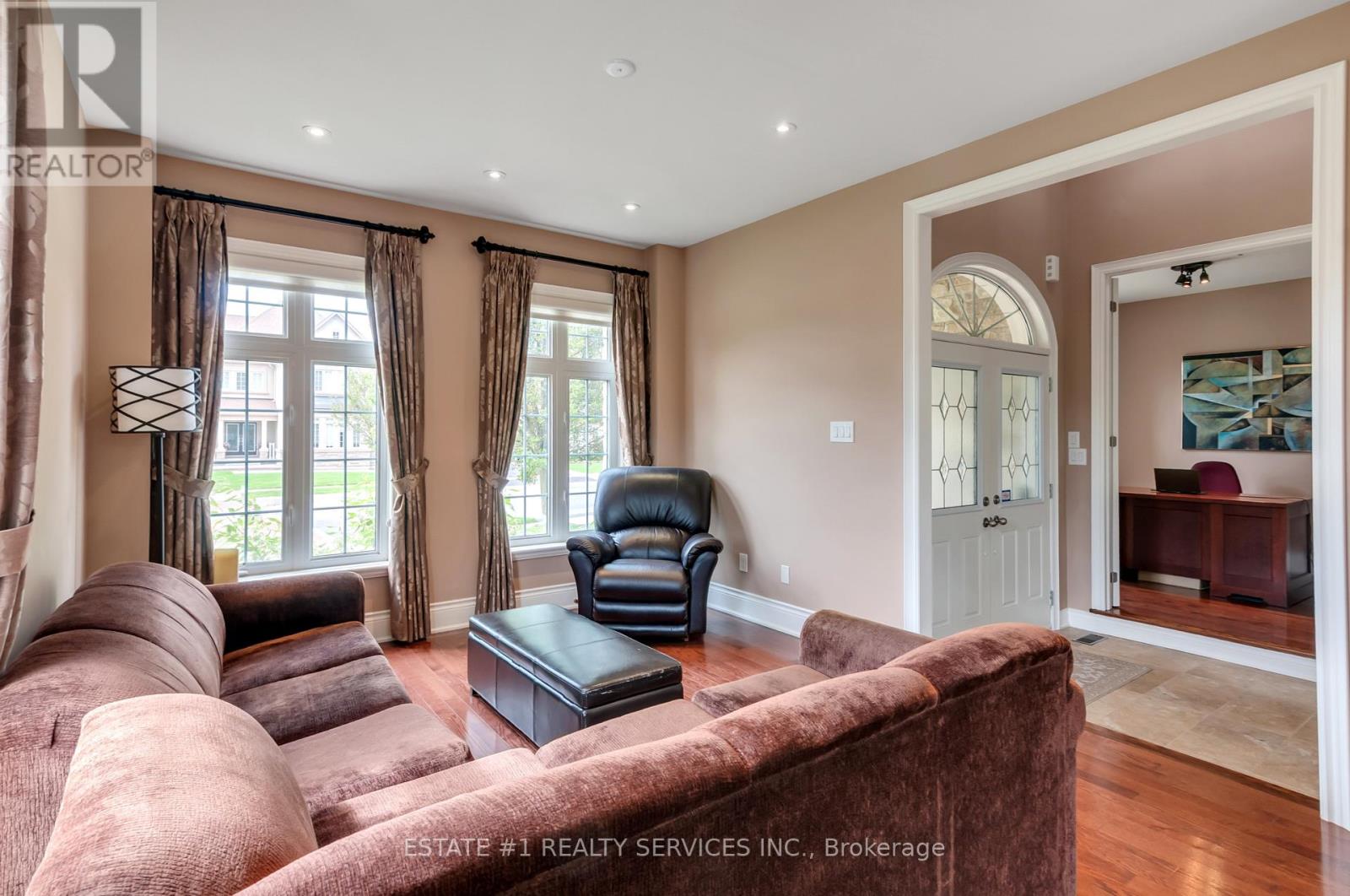 Photo 19 of 113 Royal West Drive, Brampton ON