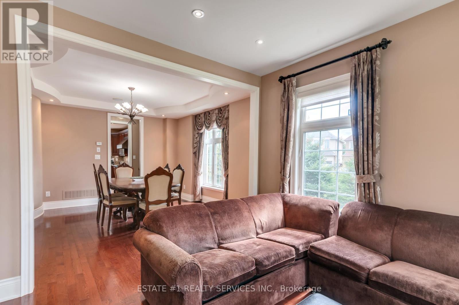 Photo 21 of 113 Royal West Drive, Brampton ON