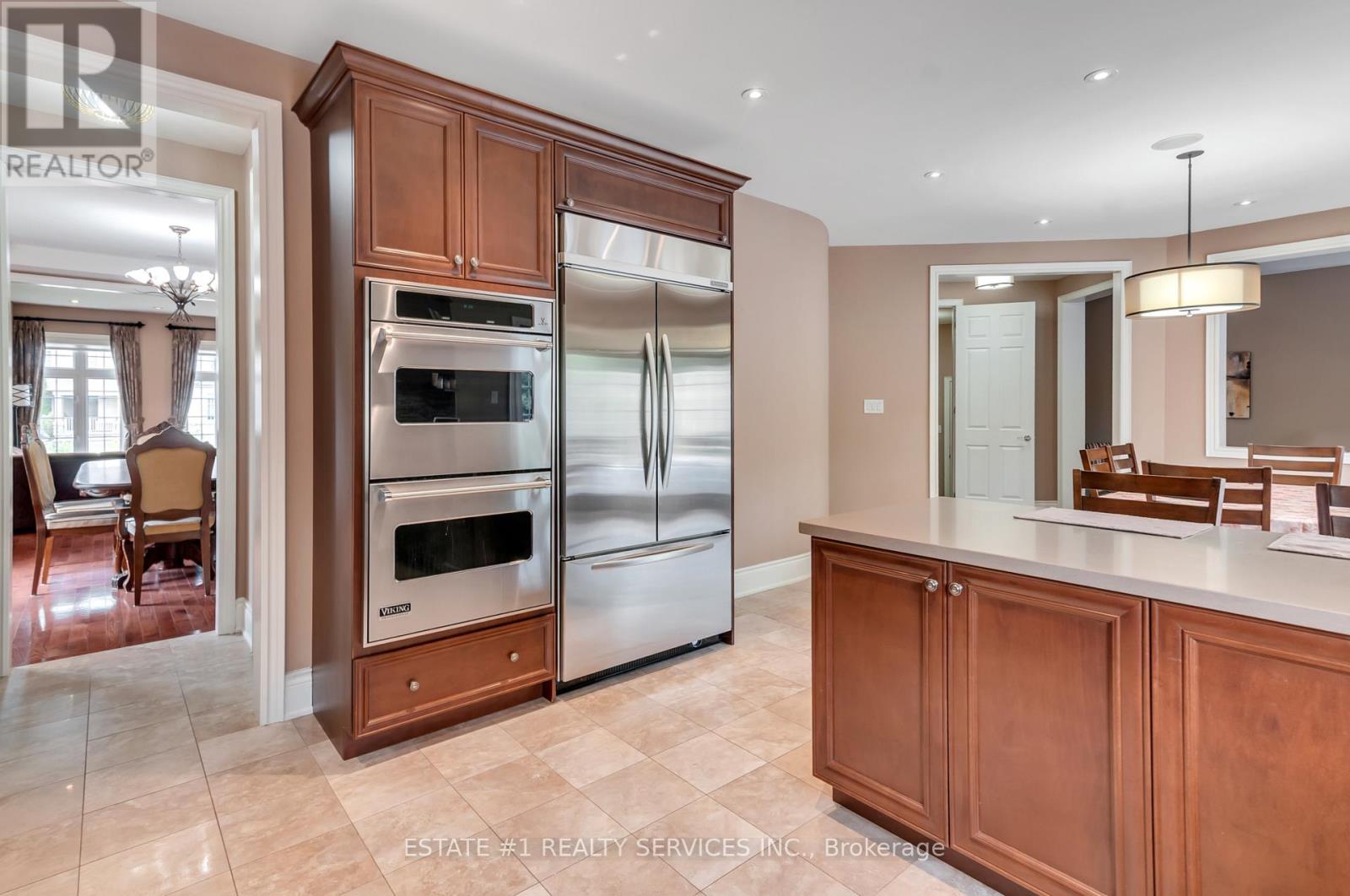 Photo 23 of 113 Royal West Drive, Brampton ON