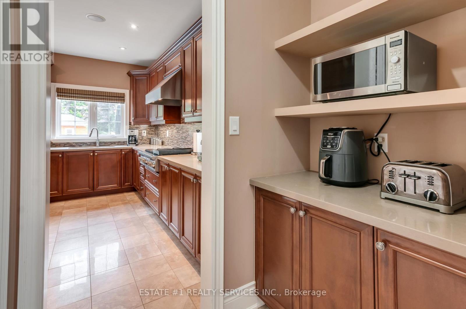 Photo 24 of 113 Royal West Drive, Brampton ON