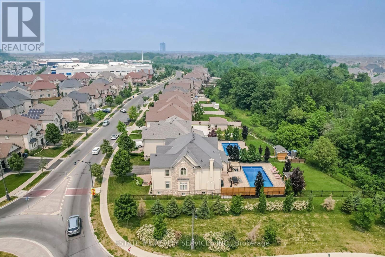 Photo 3 of 113 Royal West Drive, Brampton ON