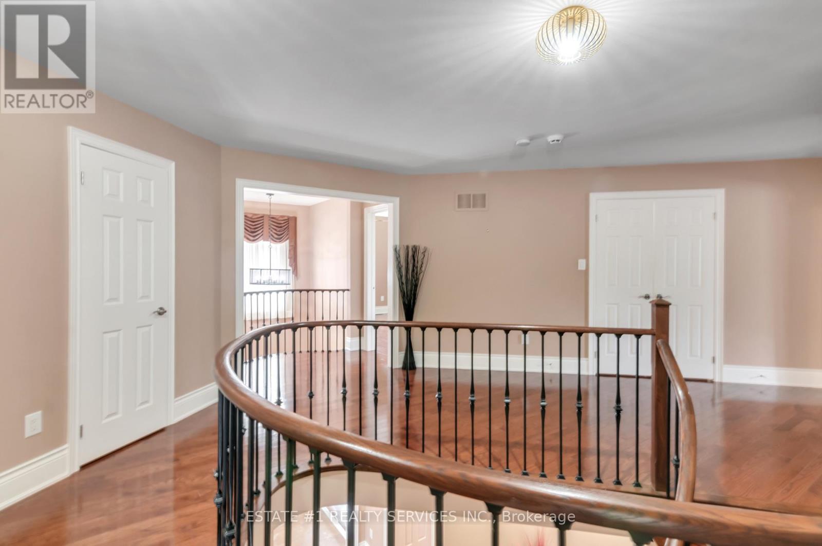 Photo 32 of 113 Royal West Drive, Brampton ON