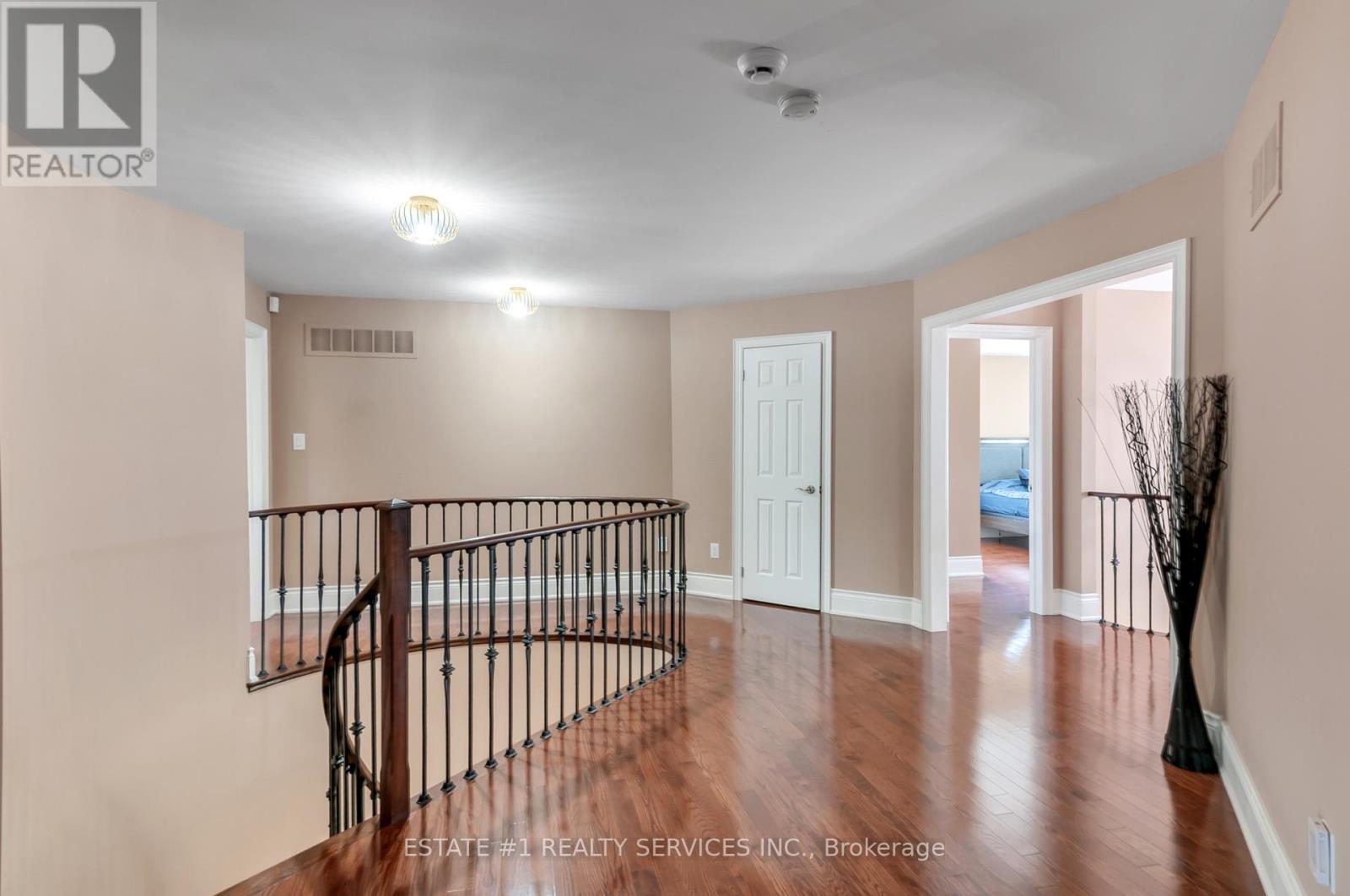 Photo 33 of 113 Royal West Drive, Brampton ON