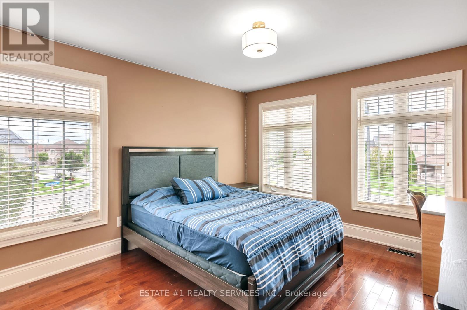Photo 34 of 113 Royal West Drive, Brampton ON