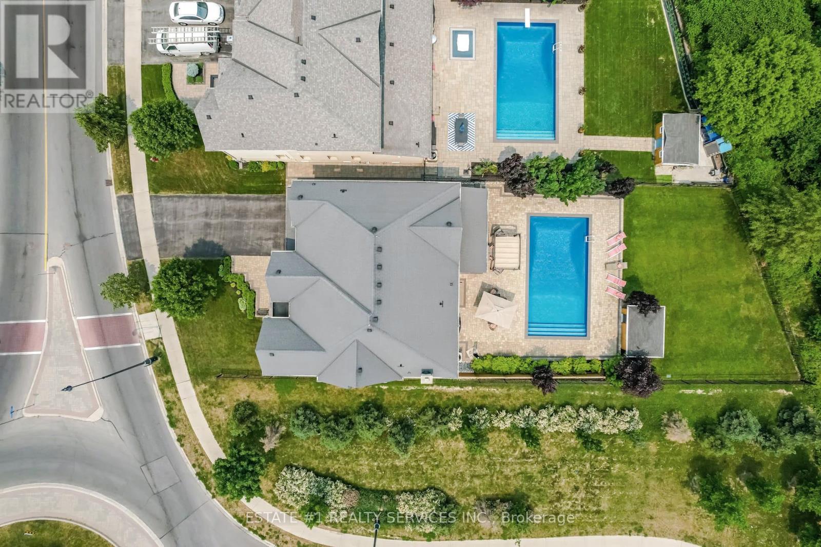 Photo 5 of 113 Royal West Drive, Brampton ON