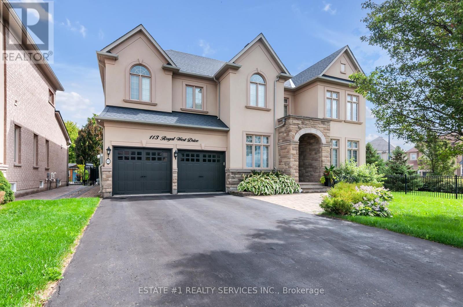 Photo 8 of 113 Royal West Drive, Brampton ON
