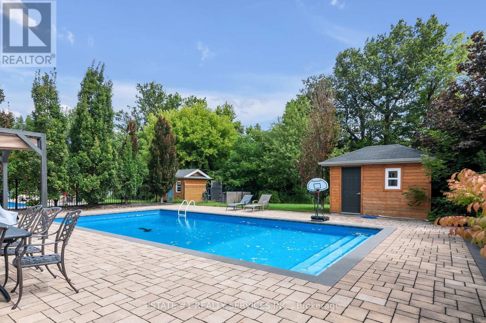Photo 9 of 113 Royal West Drive, Brampton ON