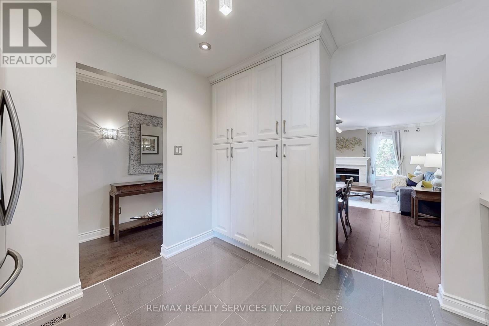 Photo 15 of 48 2200 Glenwood School Drive, Burlington ON