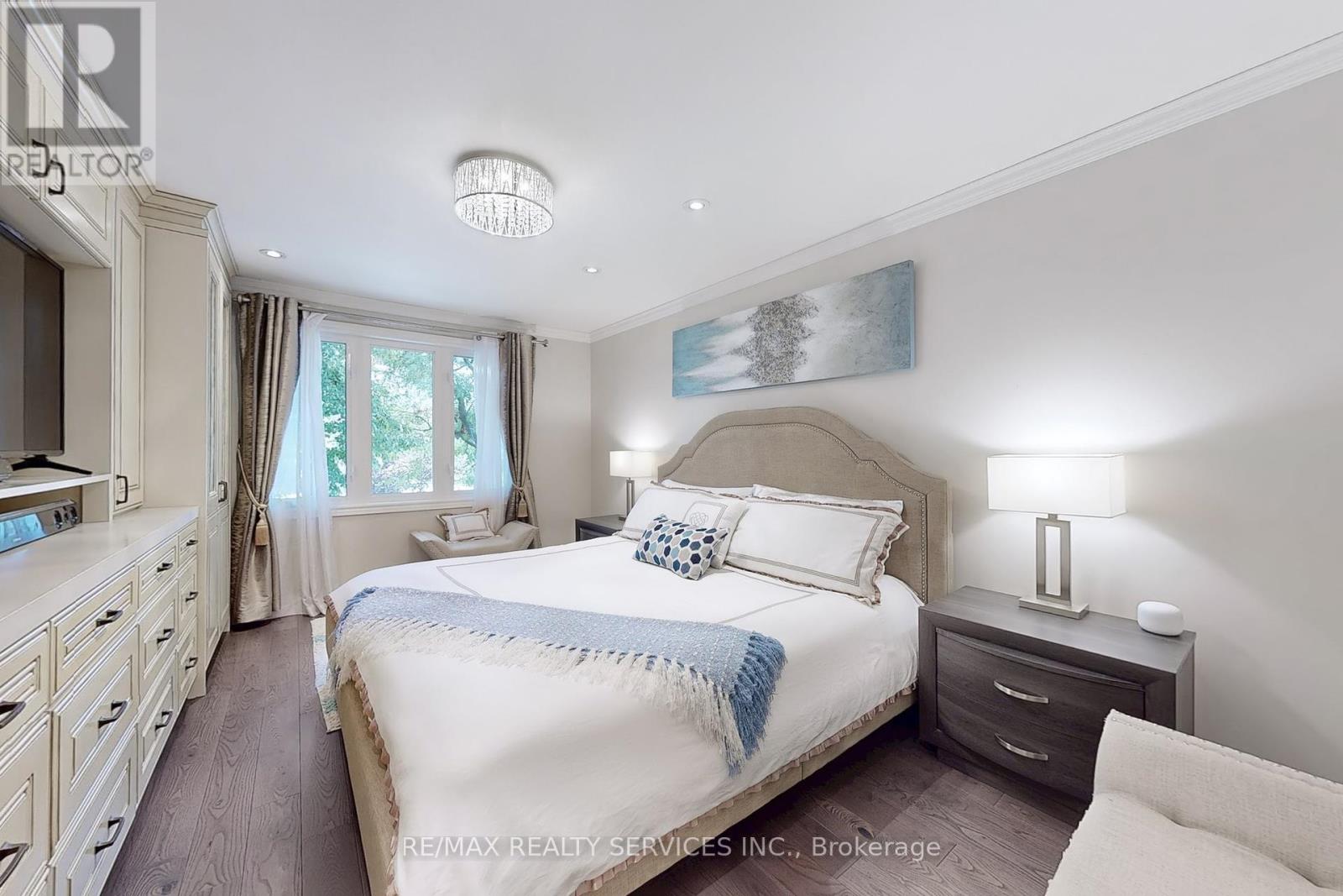 Photo 18 of 48 2200 Glenwood School Drive, Burlington ON
