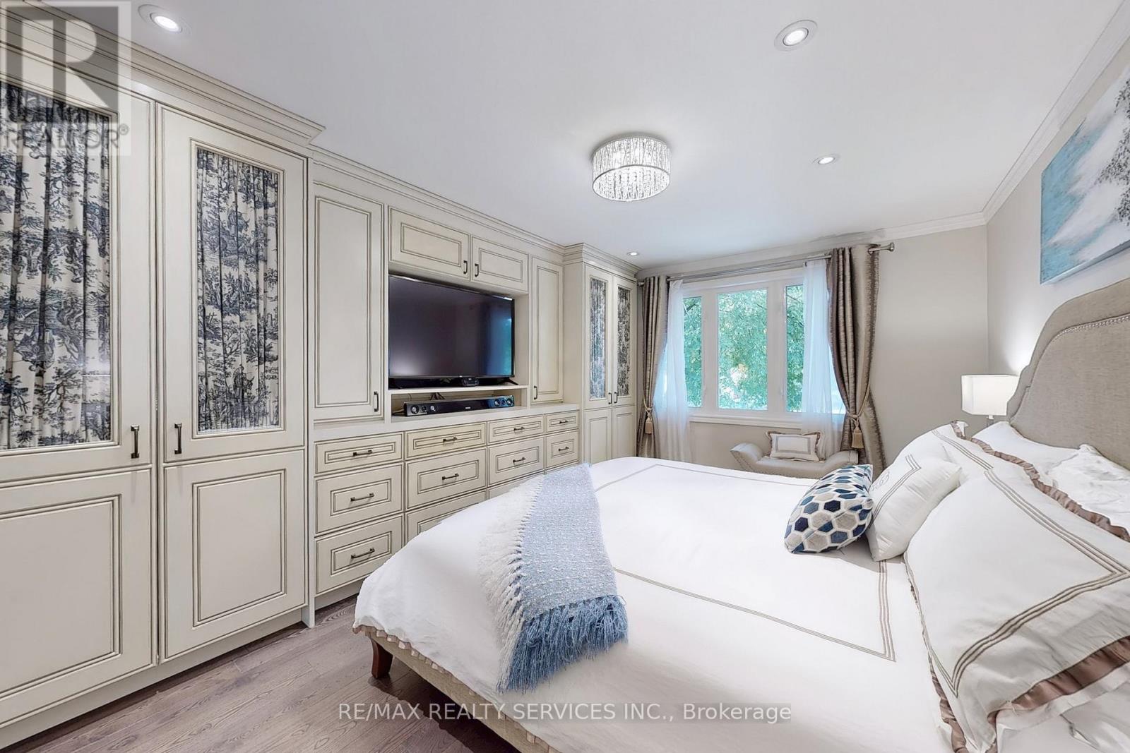 Photo 20 of 48 2200 Glenwood School Drive, Burlington ON