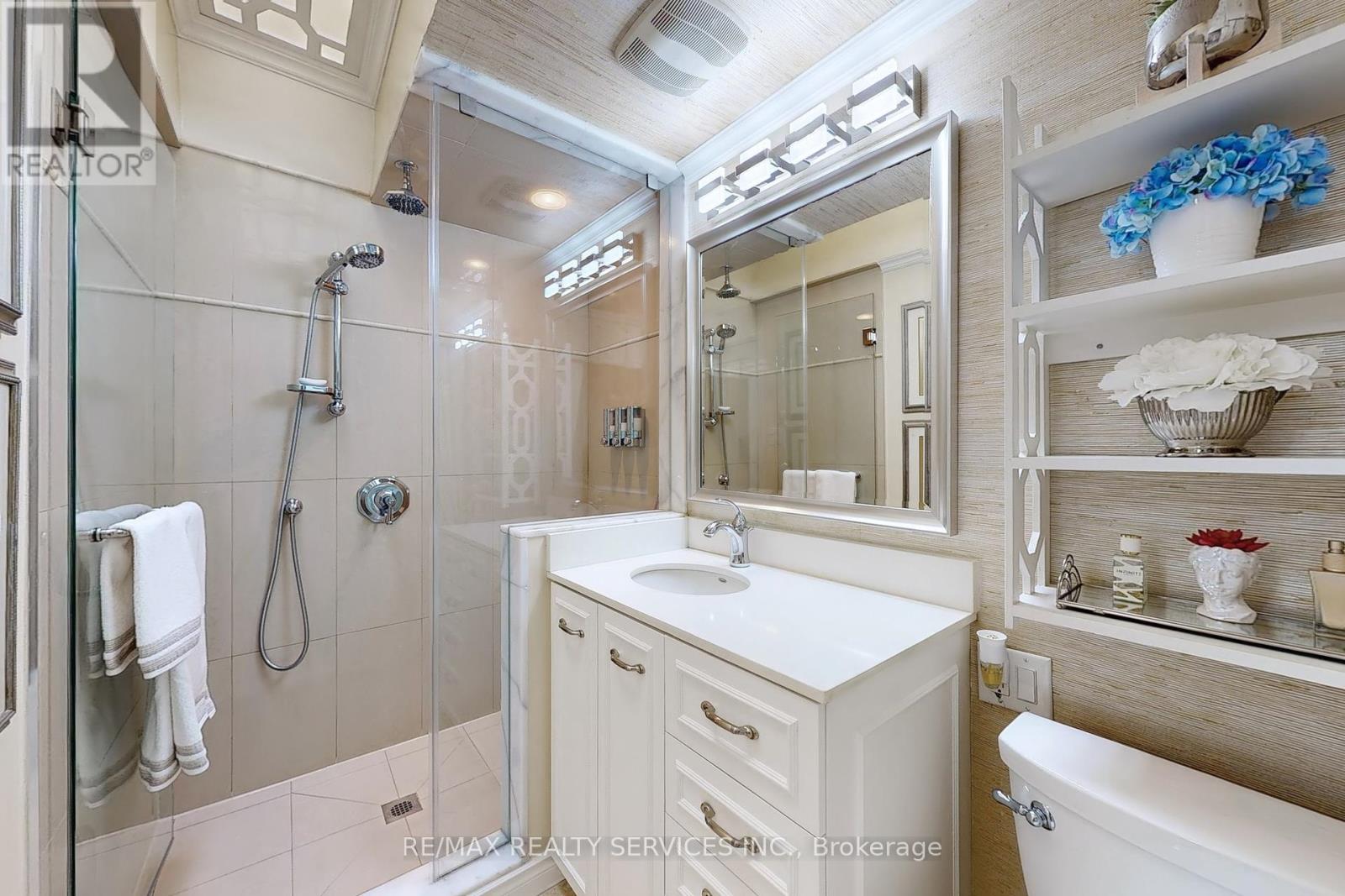 Photo 21 of 48 2200 Glenwood School Drive, Burlington ON