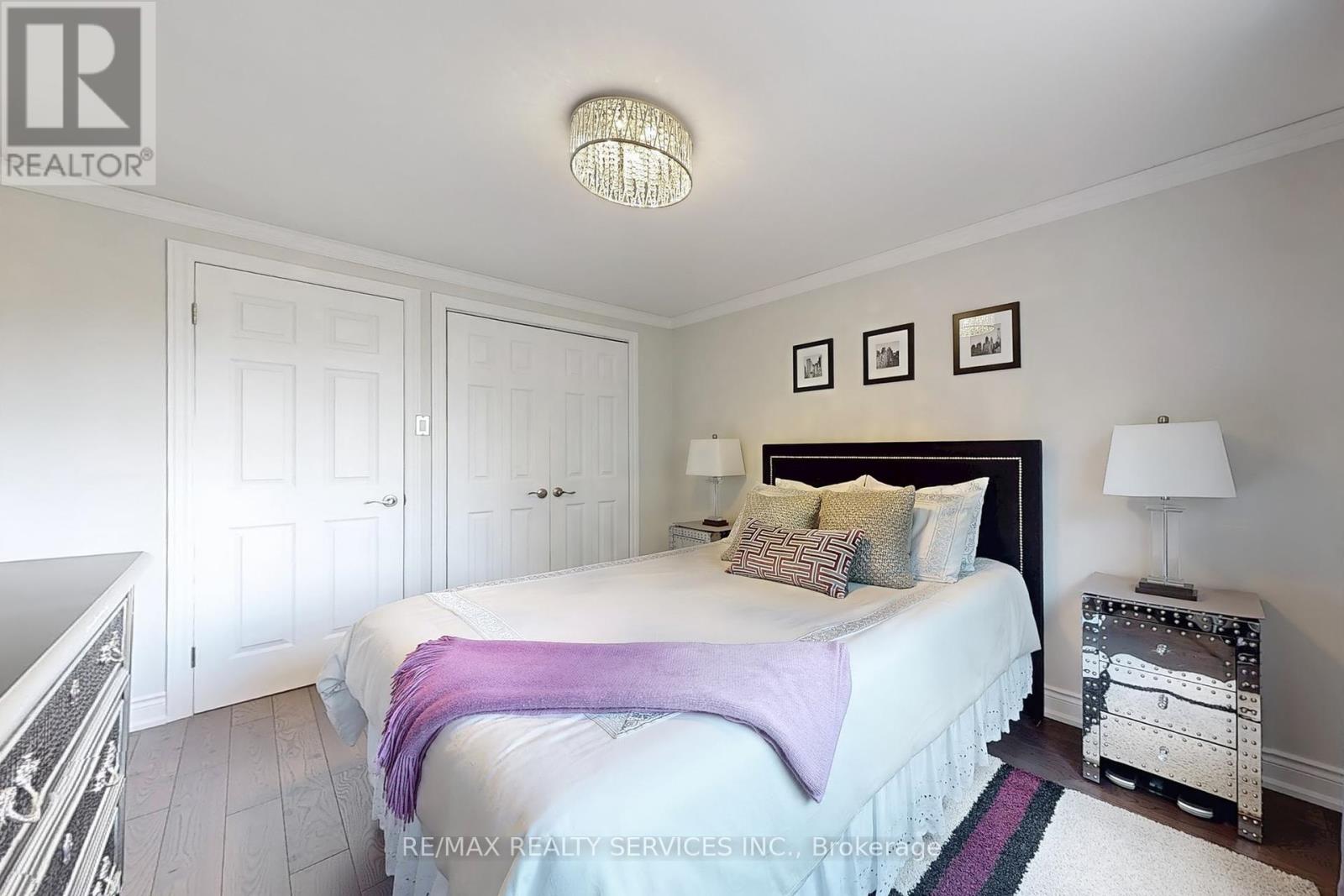 Photo 24 of 48 2200 Glenwood School Drive, Burlington ON