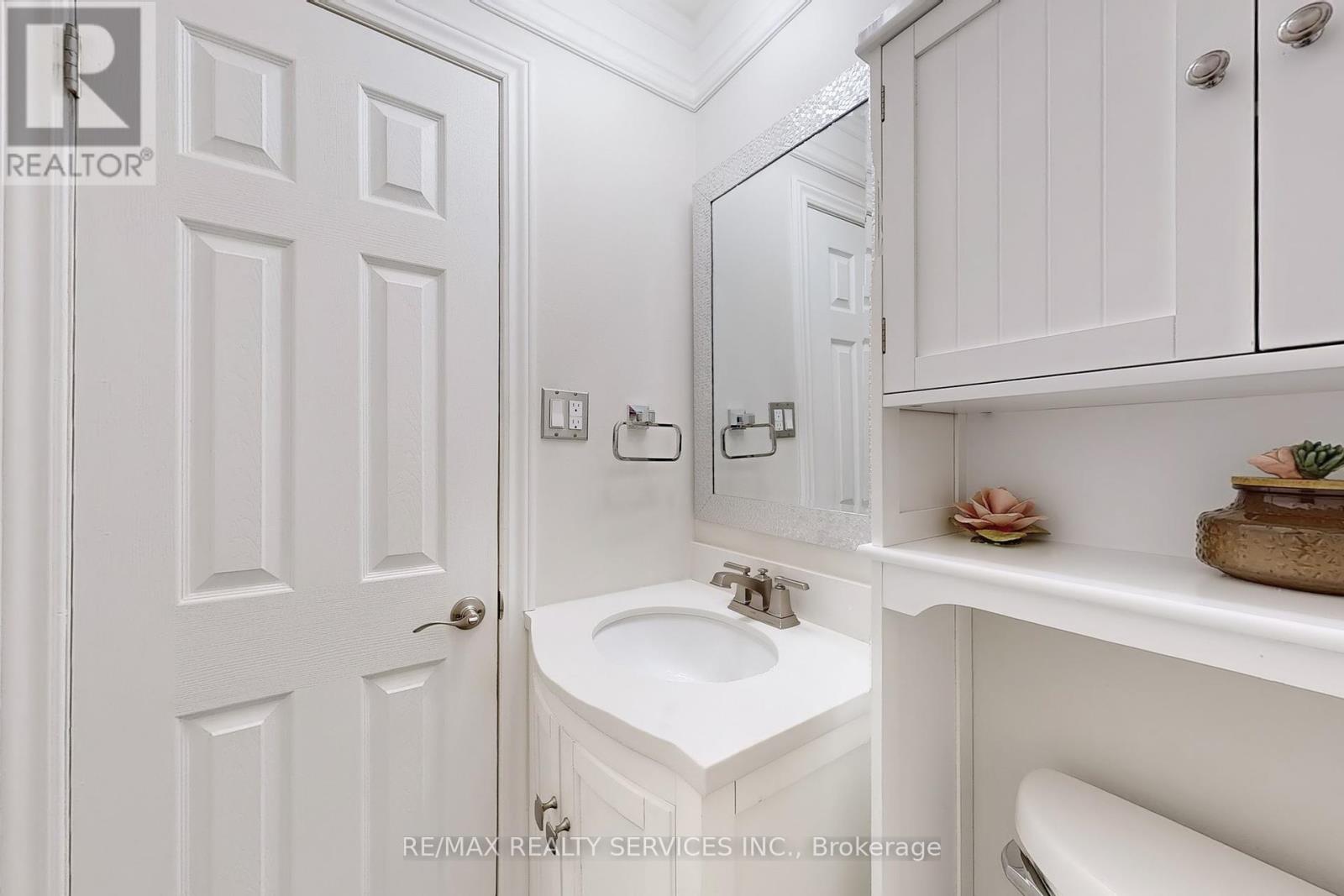 Photo 27 of 48 2200 Glenwood School Drive, Burlington ON