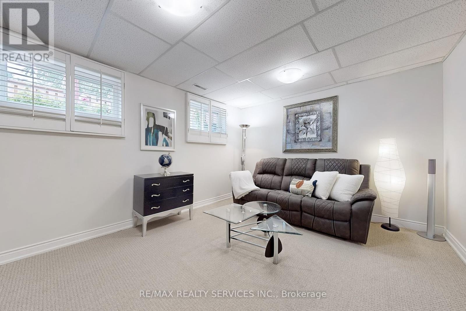 Photo 32 of 48 2200 Glenwood School Drive, Burlington ON