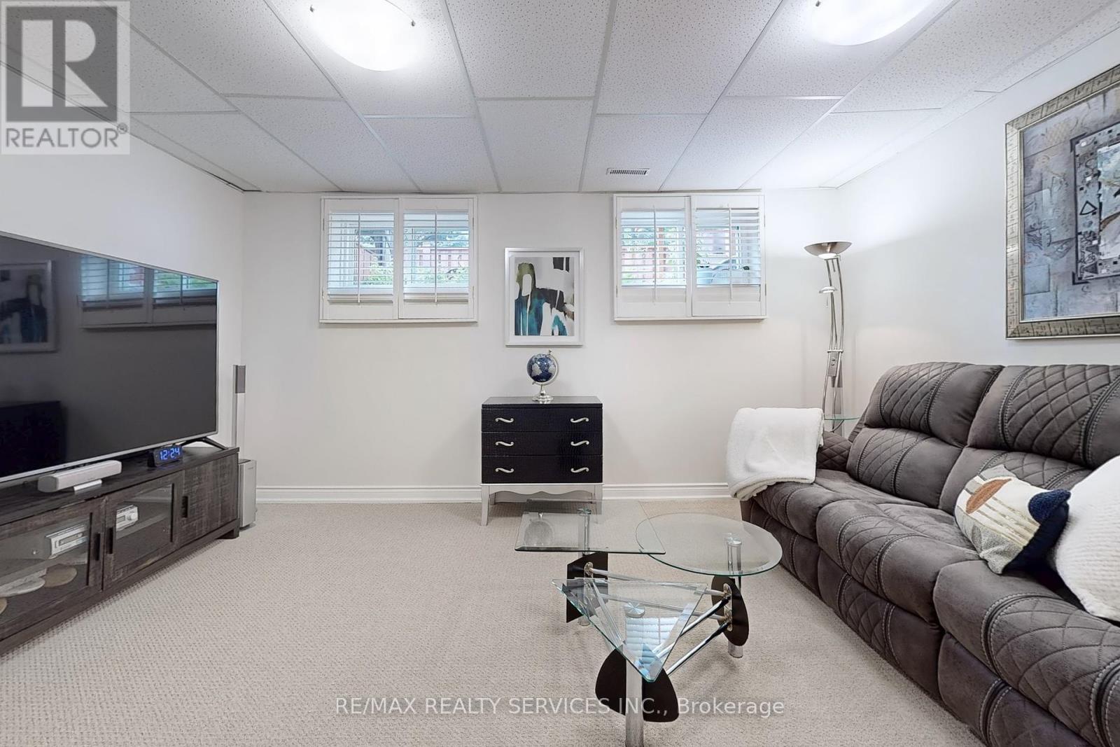 Photo 35 of 48 2200 Glenwood School Drive, Burlington ON