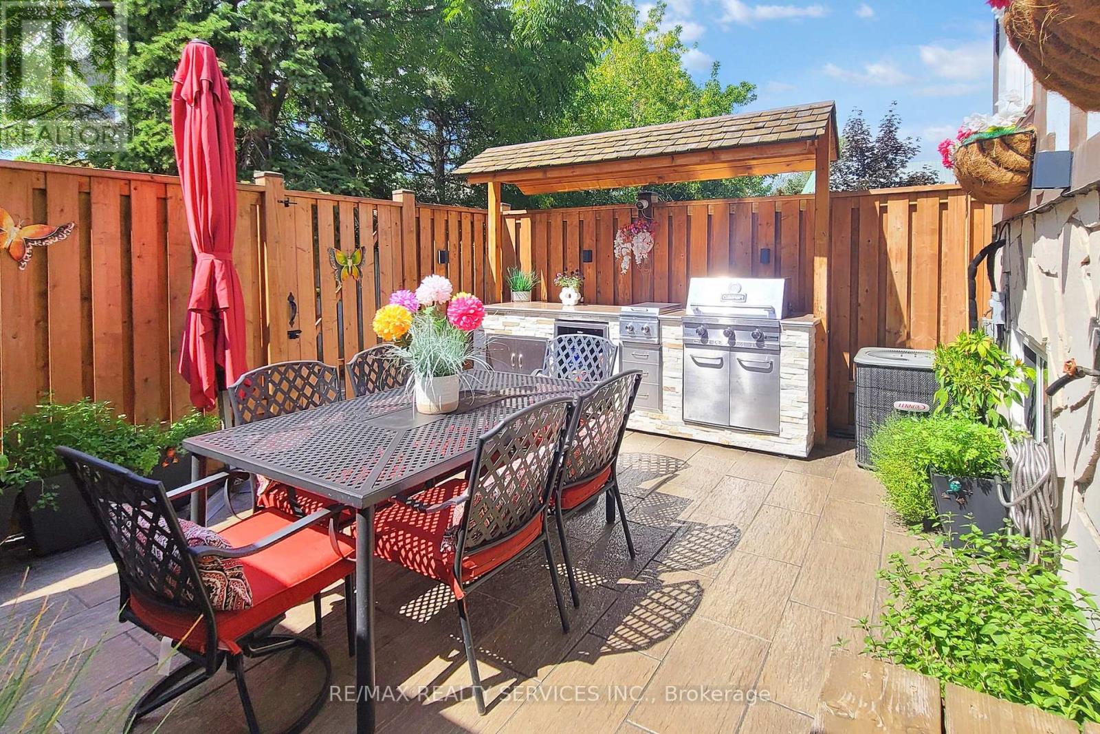 Photo 42 of 48 2200 Glenwood School Drive, Burlington ON