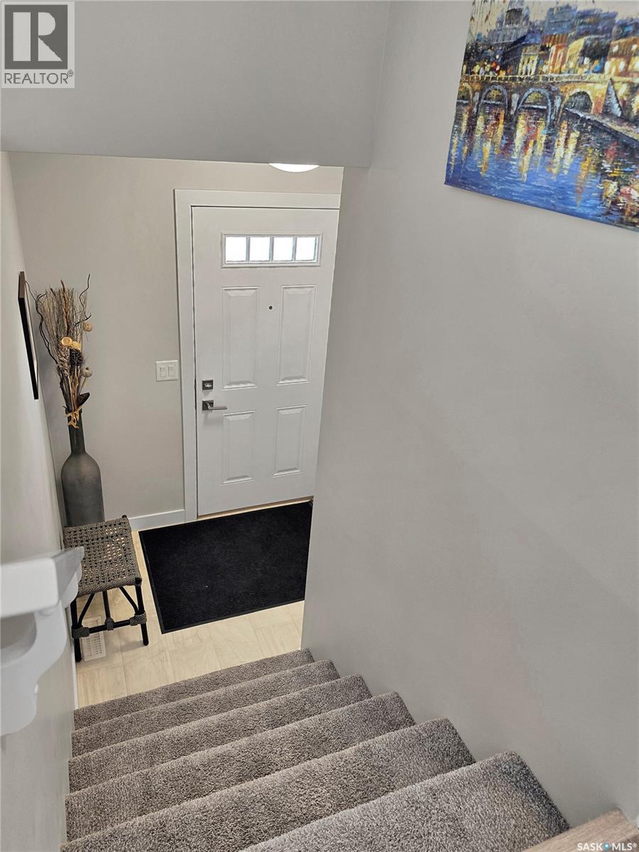 Photo 2 of 562 Stilling Way, Saskatoon SK