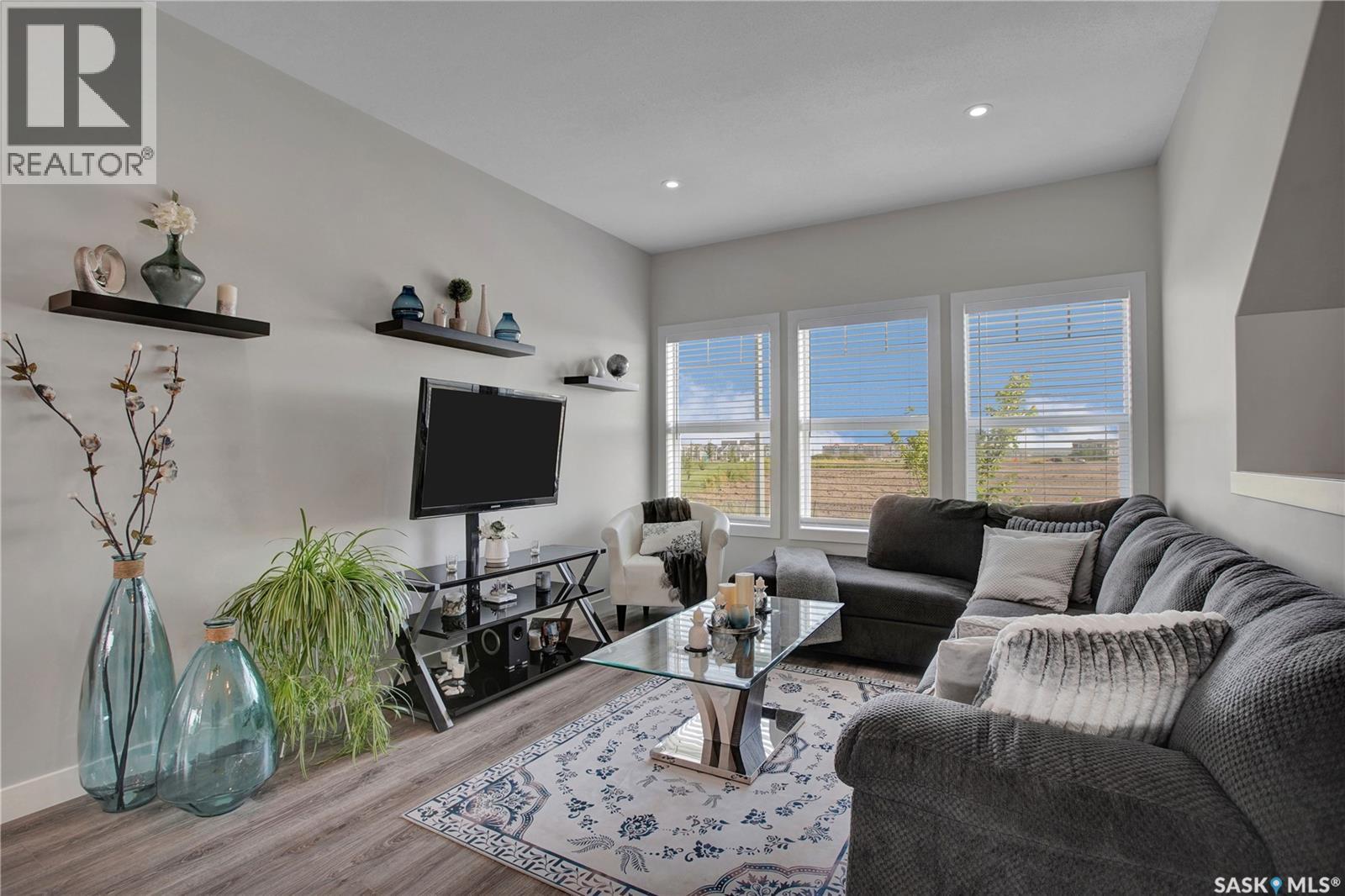 Photo 3 of 562 Stilling Way, Saskatoon SK