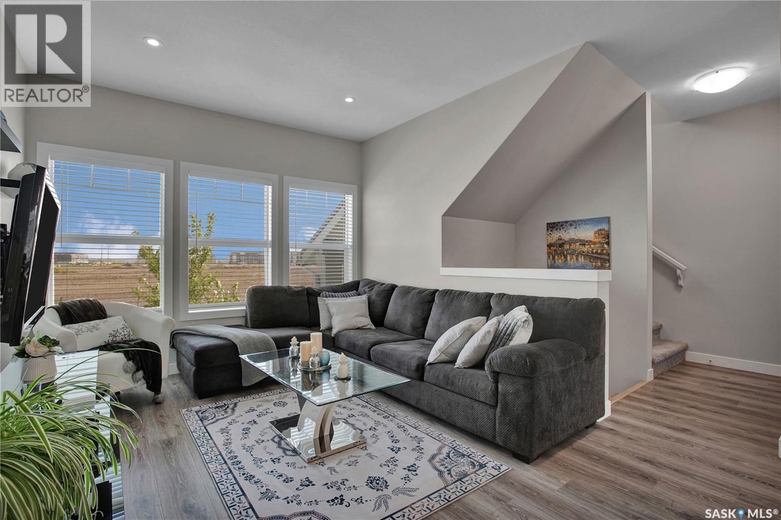 Photo 4 of 562 Stilling Way, Saskatoon SK