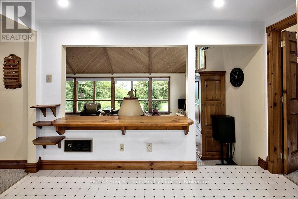 Photo 14 of 148 Northmount Crescent, Blue Mountains ON
