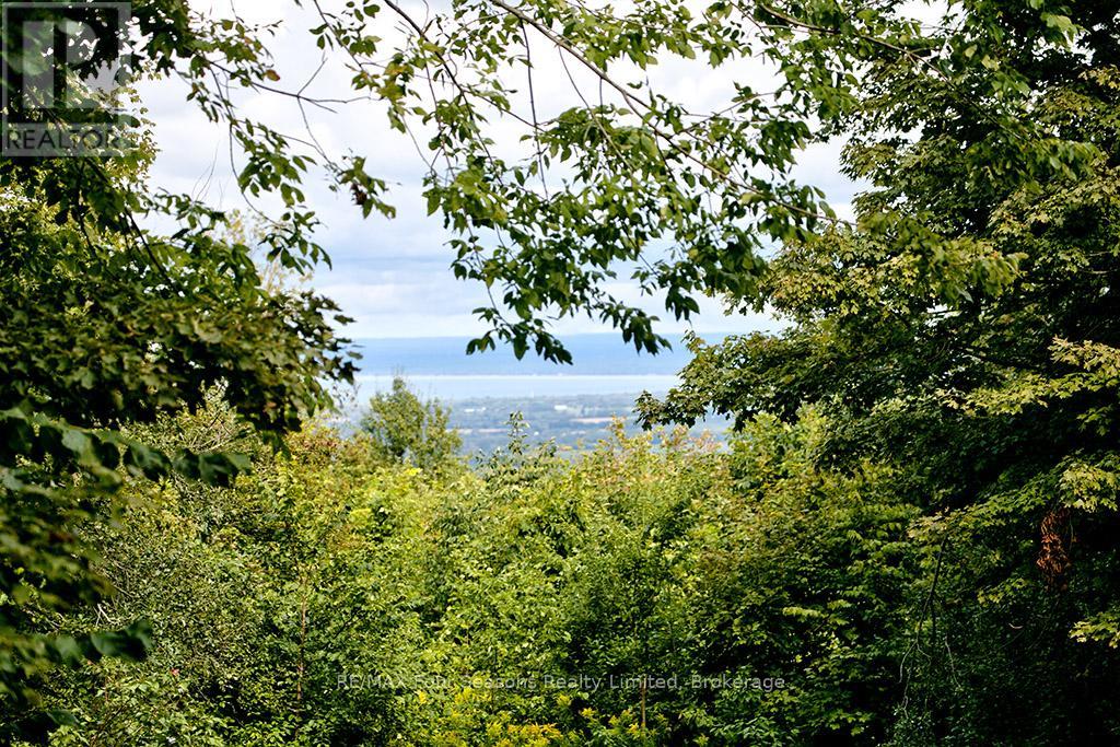 Photo 17 of 148 Northmount Crescent, Blue Mountains ON
