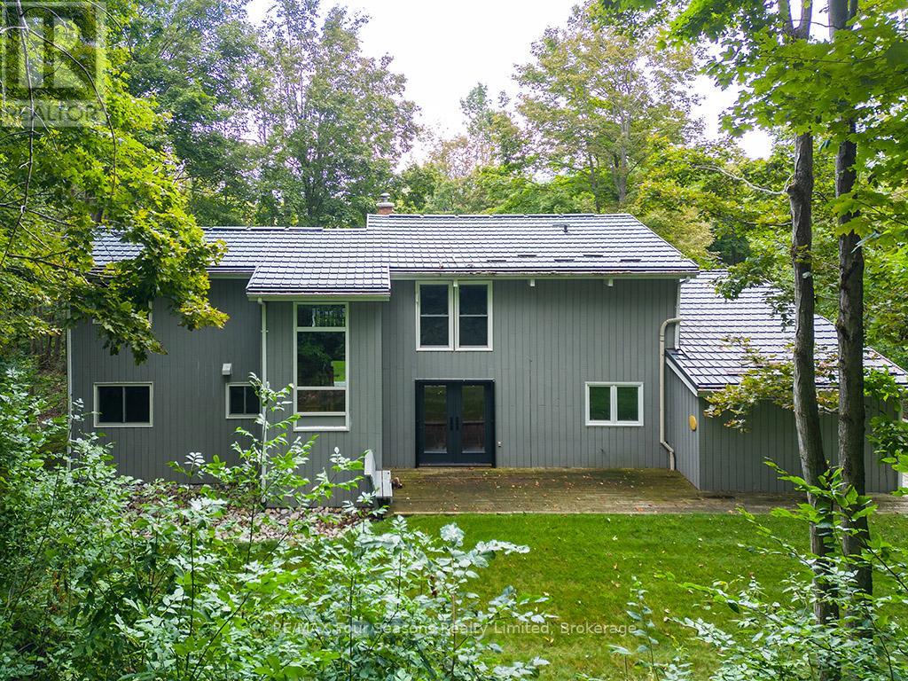 Photo 23 of 148 Northmount Crescent, Blue Mountains ON