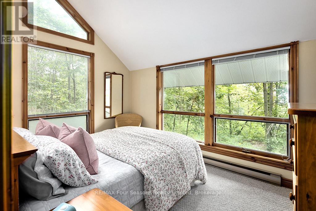 Photo 24 of 148 Northmount Crescent, Blue Mountains ON