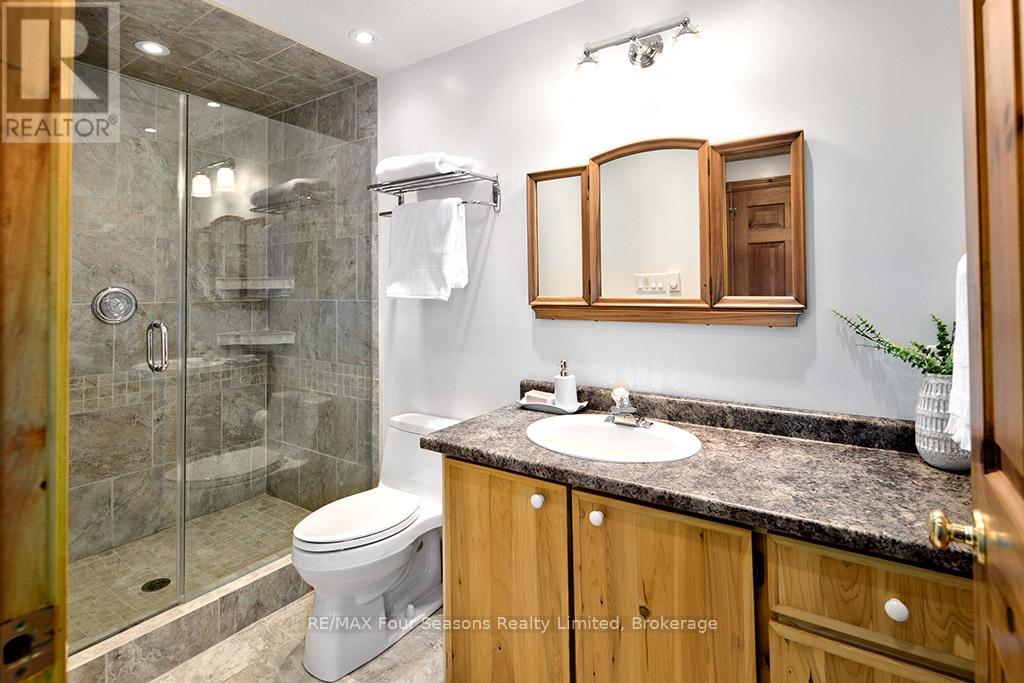 Photo 32 of 148 Northmount Crescent, Blue Mountains ON