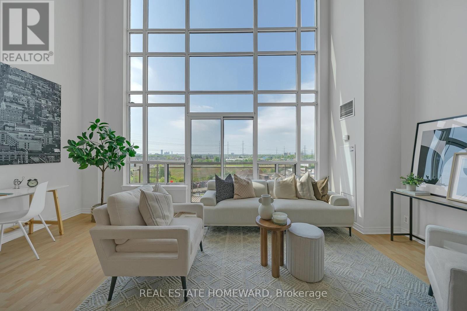 Photo 10 of 812 1720 Eglinton Avenue E, Toronto ON